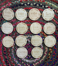 Load image into Gallery viewer, WOODEN BABY AGE MILESTONE DISCS